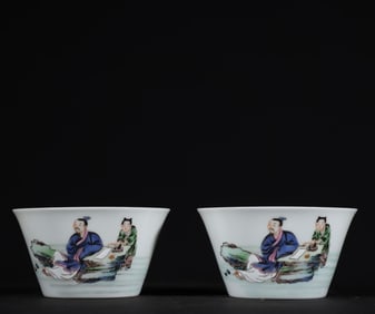 A pair of horseshoe cups with Yongzheng pastel figures from the Qing Dynasty