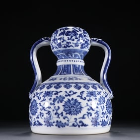 A piece of Qing Dynasty blue and white entwined lotus Ruyi Zun
