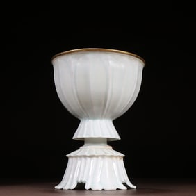 A piece of Hutian kiln shadow blue glaze petal pattern offeror