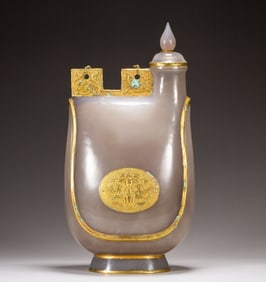 A piece of agate wrapped in gold pouch pot