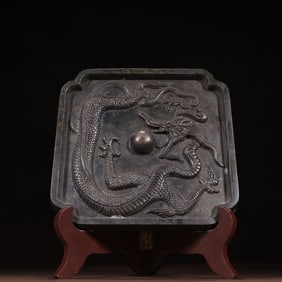 A piece of Han bronze chisel dragon pattern mirror