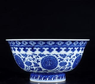 A piece of Qing Qianlong blue and white tangled chrysanthemum longevity word bowl