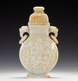 A piece of Hetian jade dragon pattern bottle