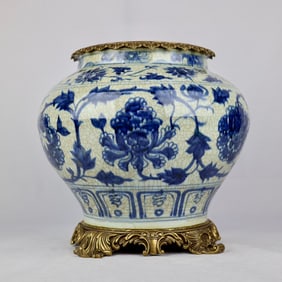 A Yuan blue and white pattern inlaid with copper edge jar