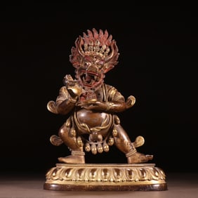 A Qing Dynasty bronze gilt statue of Daweide King Kong