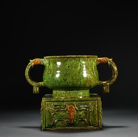A piece of Tang Gong County kiln twisted tire green glaze furnace