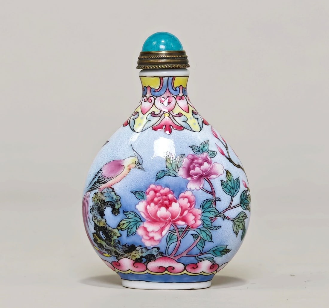 A large Qing Dynasty Yongzheng year made enamel color rich pattern snuff bottle (1 of 9)