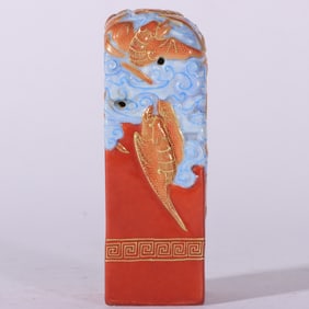 A piece of Qinglongqian, enamel color alum red, carved gold Wufu seal
