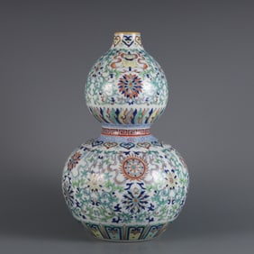 A piece of the Qianlong year of the Qing Dynasty bucket color entwined branch lotus tray eight