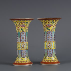 A pair of Qing Qianlong year yellow ground pastel entwined lotus banana leaf pattern flowers