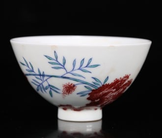 A piece of Qing Yongzheng Langyin Pavilion glaze red bucket color cup