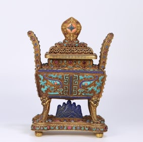 A piece of Qing Dynasty court silver-gilt full of gem-inlaid gems gluttonous pattern tripod furnace