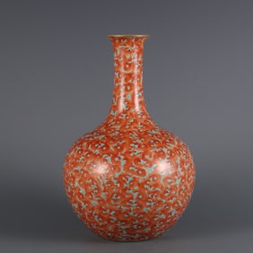 A piece of Qing Qianlong year pastel Hongfu Qi Tianwen Tianqiu bottle