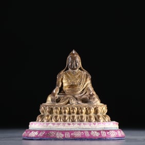 A bronze gilt statue of Tsongkhapa from the Qing Dynasty