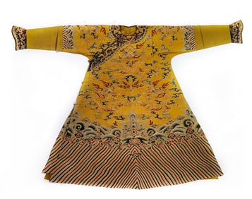 A Qing Dynasty silk dragon robe