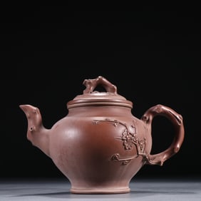 A Gu Jingzhou purple sand plum pattern teapot