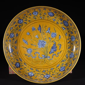 A piece of Ming Dynasty Yongxuan yellow ground blue and white a bouquet of lotus plates
