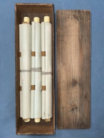 A picture of a thousand ladies and gentlemen, three screens