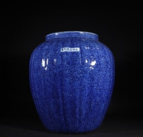 A piece of Ming Dynasty Xuande Ji blue glaze engraved dragon pattern melon jar