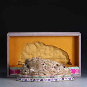 A Qing Dynasty Hetian jade "seawater dragon pattern" Shanzi ornament