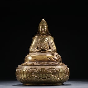 A bronze gilt statue of Tsongkhapa from the Qing Dynasty