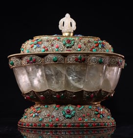 A piece of crystal relic