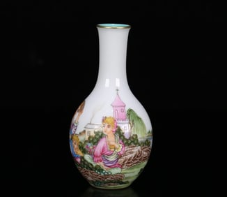 A Qing Qianlong enamel color Western figure bottle