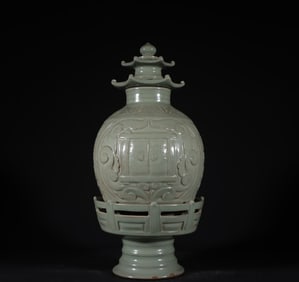 A piece of Song Dynasty Yaozhou kiln carved conjoined lid jar