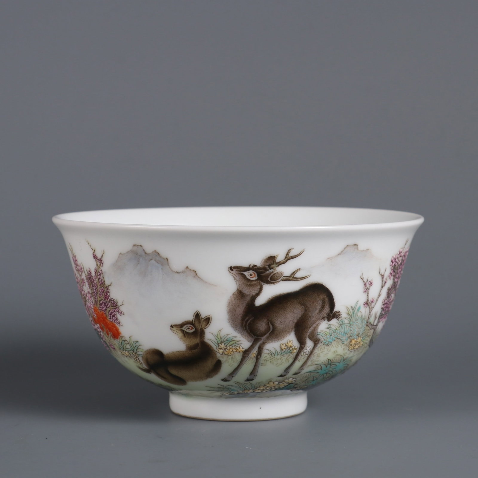 A piece of Qing Yongzheng year made enamel color deer Ming picture bowl: Qing Yongzheng year made enamel color deer Ming picture bowl SIZE: H:6cm MouthD:11.3cm (The Dimensions Of All Batches Are Manually Measured.If You Need More Detailed Information, Please Contact Our Cu