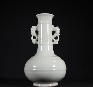 A piece of Qing Dynasty Qianlong official glazed double dragon ear bottle
