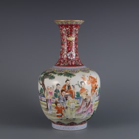A piece of Qianlong in the Qing Dynasty pastel twelve flower god picture appreciation bottle