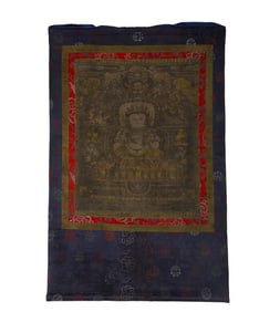 A piece of brocade does not move the Buddha