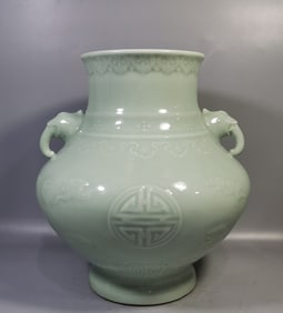 A piece of the Qianlong year of the Qing Dynasty monochrome glaze group longevity pattern auspicious
