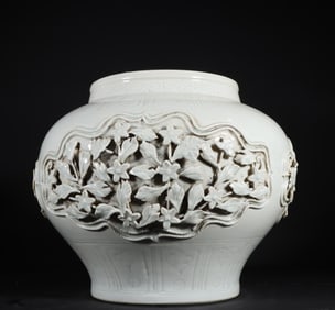 A Yuan Dynasty Shufu glazed twisted flower jar
