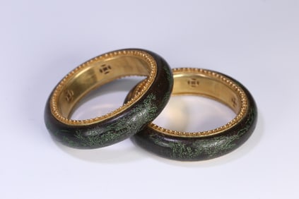 A pair of old Qing Dynasty agarwood bag silver gilt landscape poetry bracelets
