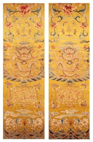 A pair of embroidered dragon pattern hanging screens
