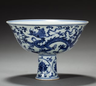 One piece of blue and white dragon pattern cup