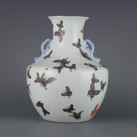 A piece of ink and color painting gold hundred butterfly pattern Ruyi ear bottle during the Qianlong