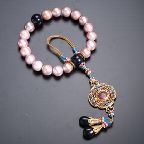 A piece of Dongzhu is held by the eighteenth son