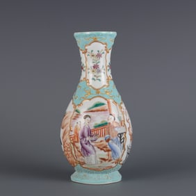 A piece of Qianlong in the Qing Dynasty pearl green window window Guangcai character Guaring bottle