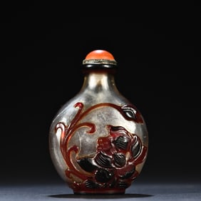 A piece of clear glazed carved lotus pattern snuff bottle