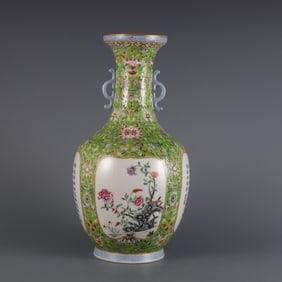 A piece of the Qing Dynasty Qianlong year green pastel window flower inscription poem amphora bottle