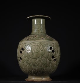 A Song Dynasty Yaozhou kiln empty carved plate mouth bottle