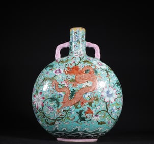 A piece of Qing Dynasty Qianlong pastel dragon and phoenix wearing pattern flat bottle