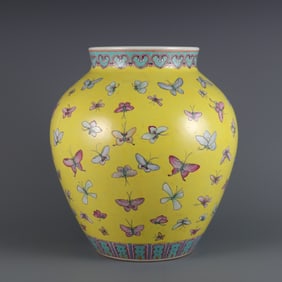 A large jar of yellow ground pastel hundred butterfly pattern made in the year of Guangxu in the