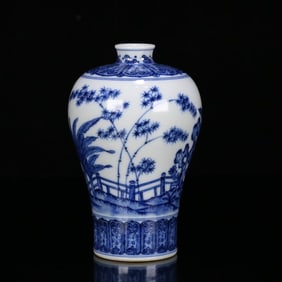 A Qing Qianlong official kiln blue and white plum vase