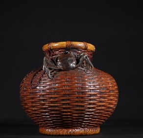 A piece of Qing Dynasty Qianlong Tang Ying "snail dweller model" bionic porcelain bamboo strip fish