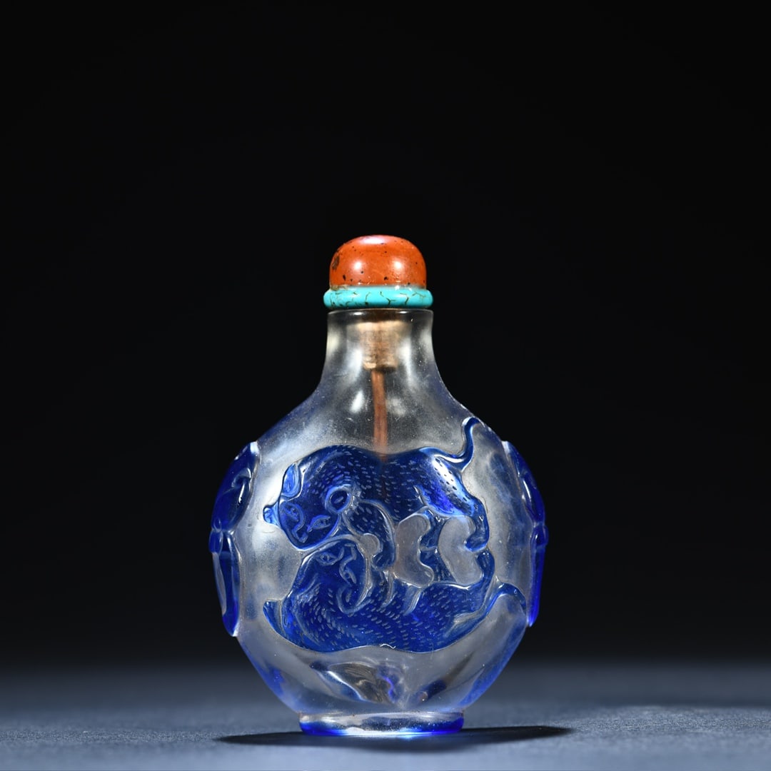A clear glazed carved double-beast snuff bottle: Qing glazed carved double beast snuff bottle SIZE: H:7.1cm W:4.9cm W:56g (The Dimensions Of All Batches Are Manually Measured.If You Need More Detailed Information, Please Contact Our Customer Service