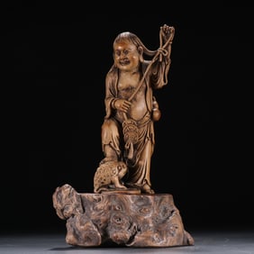 A piece of agarwood bangs play golden toad ornaments