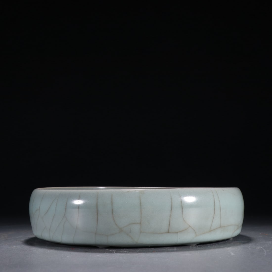 A piece of official kiln pen wash: Official kiln pen washing H:4.5cm W:8.9cm W:8858g (The Dimensions Of All Batches Are Manually Measured.If You Need More Detailed Information, Please Contact Our Customer Service Before Bidding.)